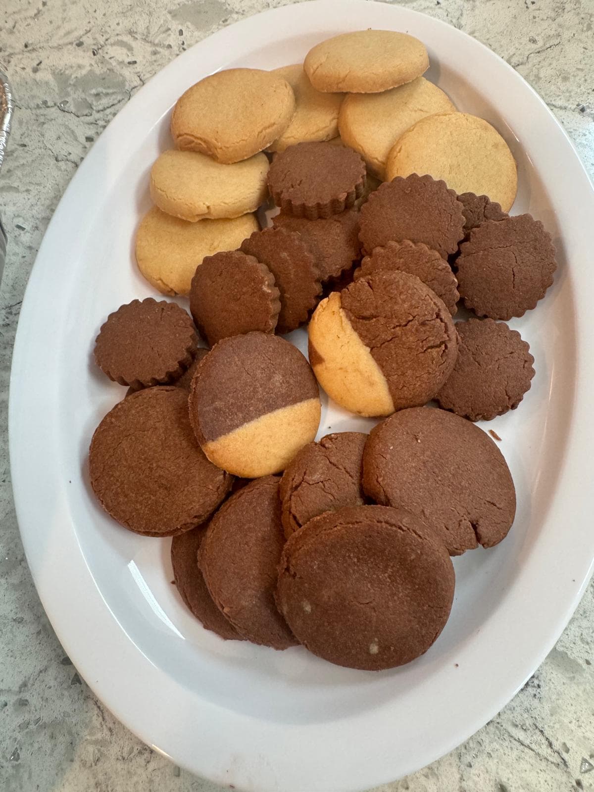 Two-tone chocolate and vanilla butter cookies